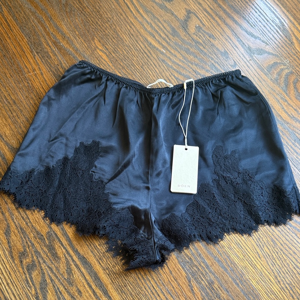 Doen Black Satin Lace-Trim Sleep Shorts - Picture 2 of 4